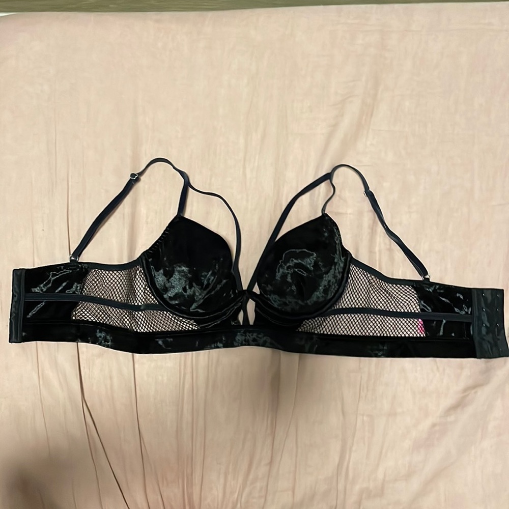 LA SENZA black velvet bra